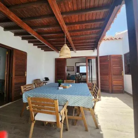 Nyaraló Salada On The Ocean Shore